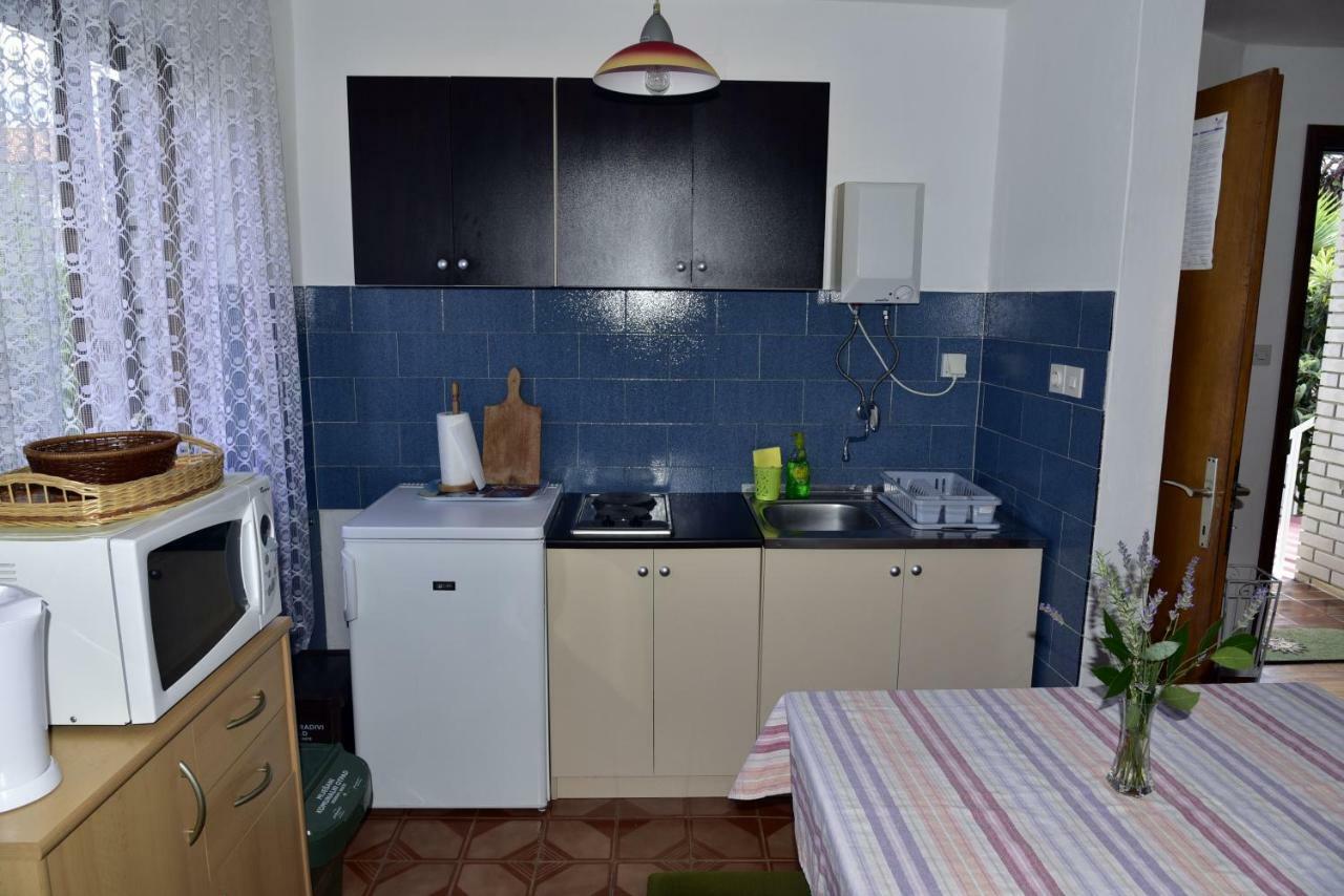 Apartment Palm Tree Малинска Экстерьер фото