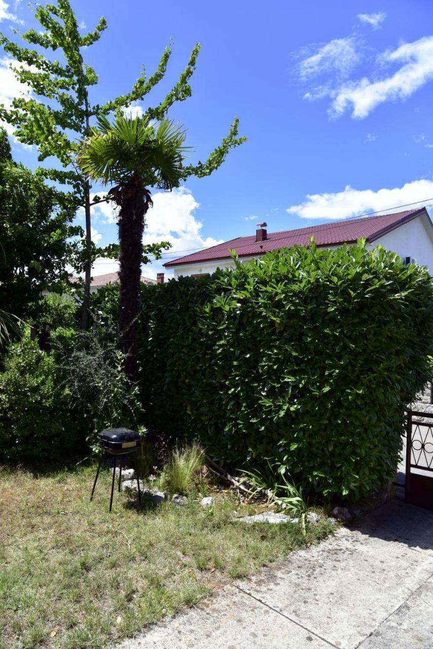 Apartment Palm Tree Малинска Экстерьер фото